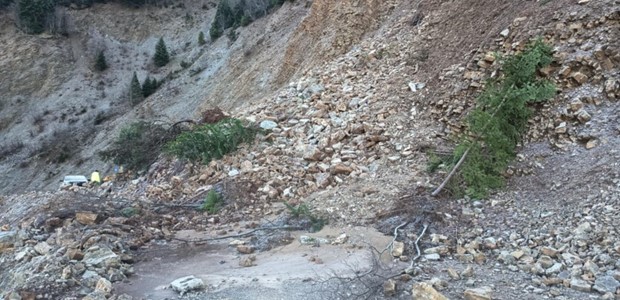 Έκλεισε λόγω κατολίσθησης ο δρόμος Καρυά – Κουμπουριανά